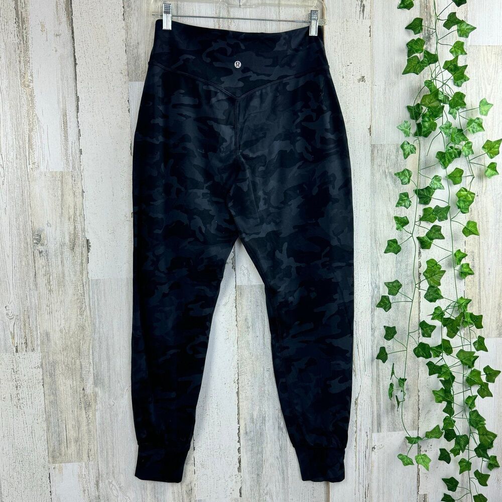 Lululemon Women's Black and Grey Leggings size 8